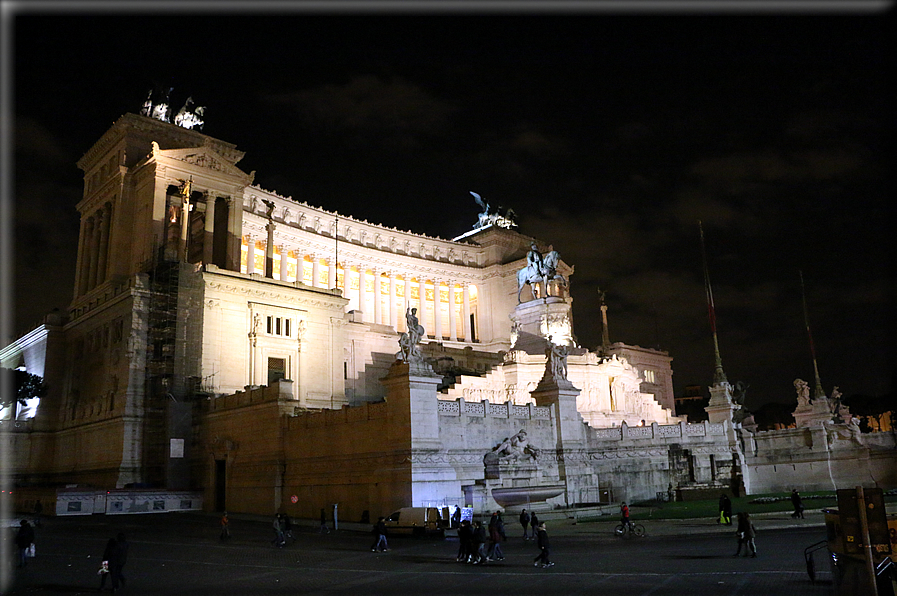 foto Roma di Notte